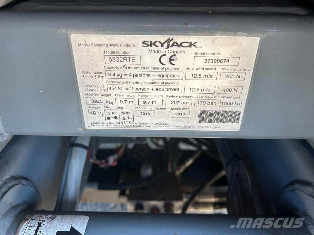 SkyJack SJ 6832 RTE Elevadores de tesoura