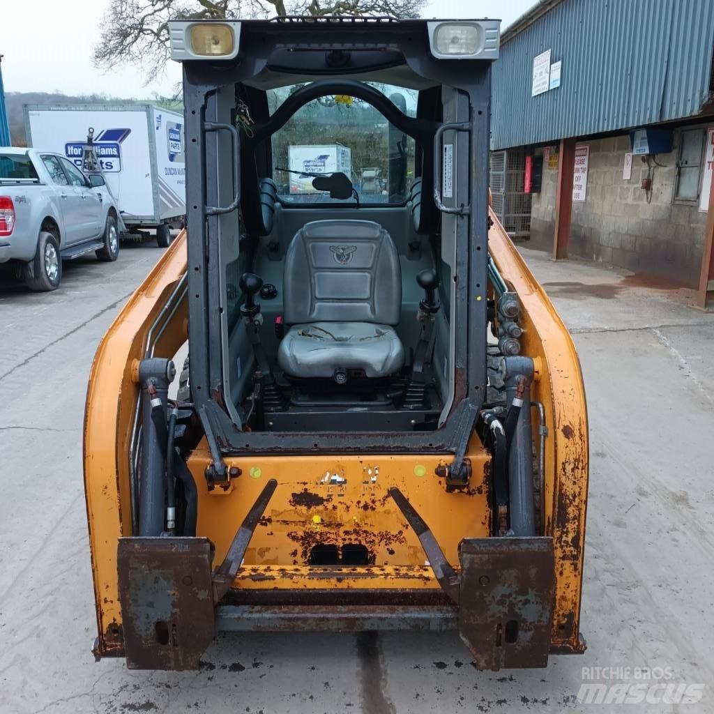 CASE SR 130 Carregadoras de direcção deslizante