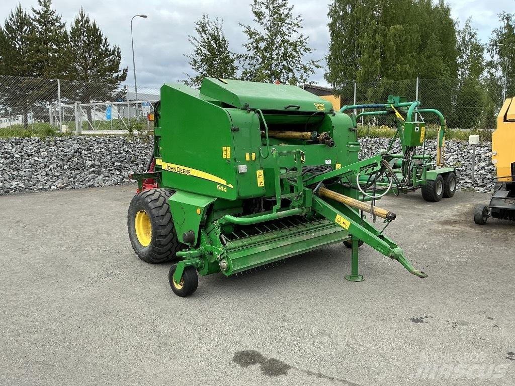 John Deere 644 Enfardadeira de rolos