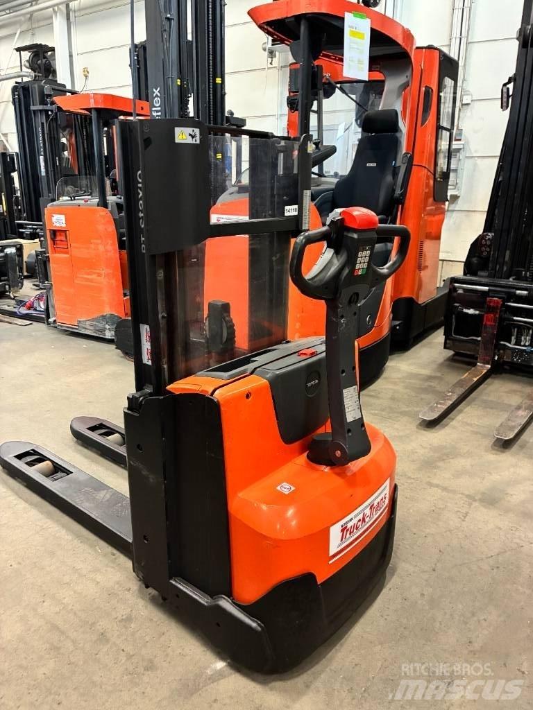 Toyota SWE120L Empilhador para operador externo