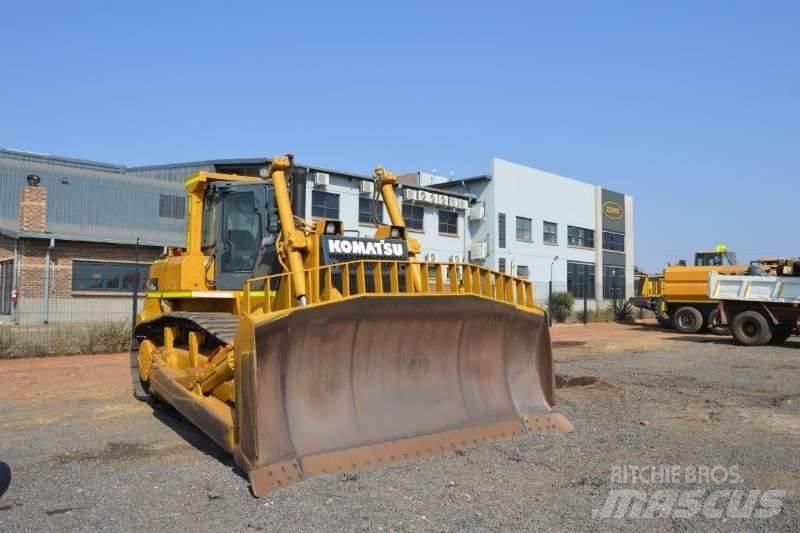 Komatsu D155-5 Dozers - Tratores rastos