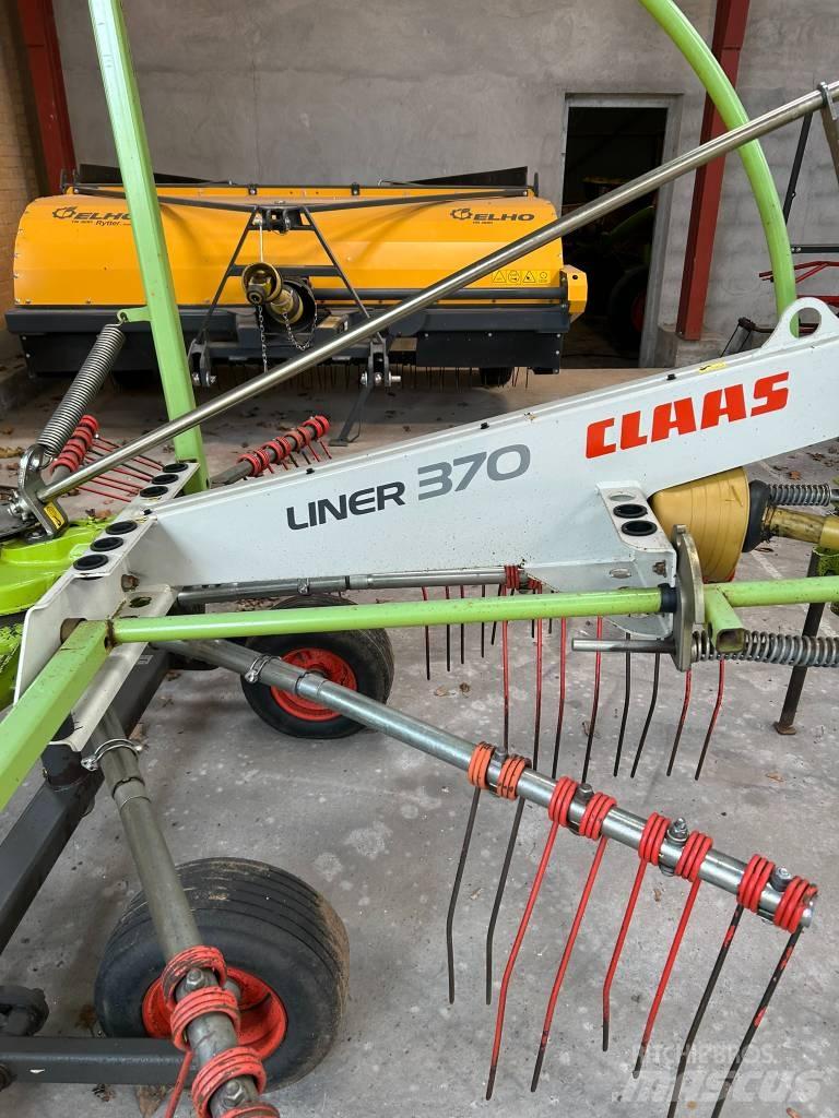 CLAAS Liner 370 Ancinho virador