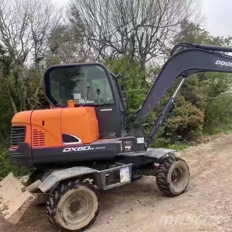 Kubota DX60w Escavadoras de rodas