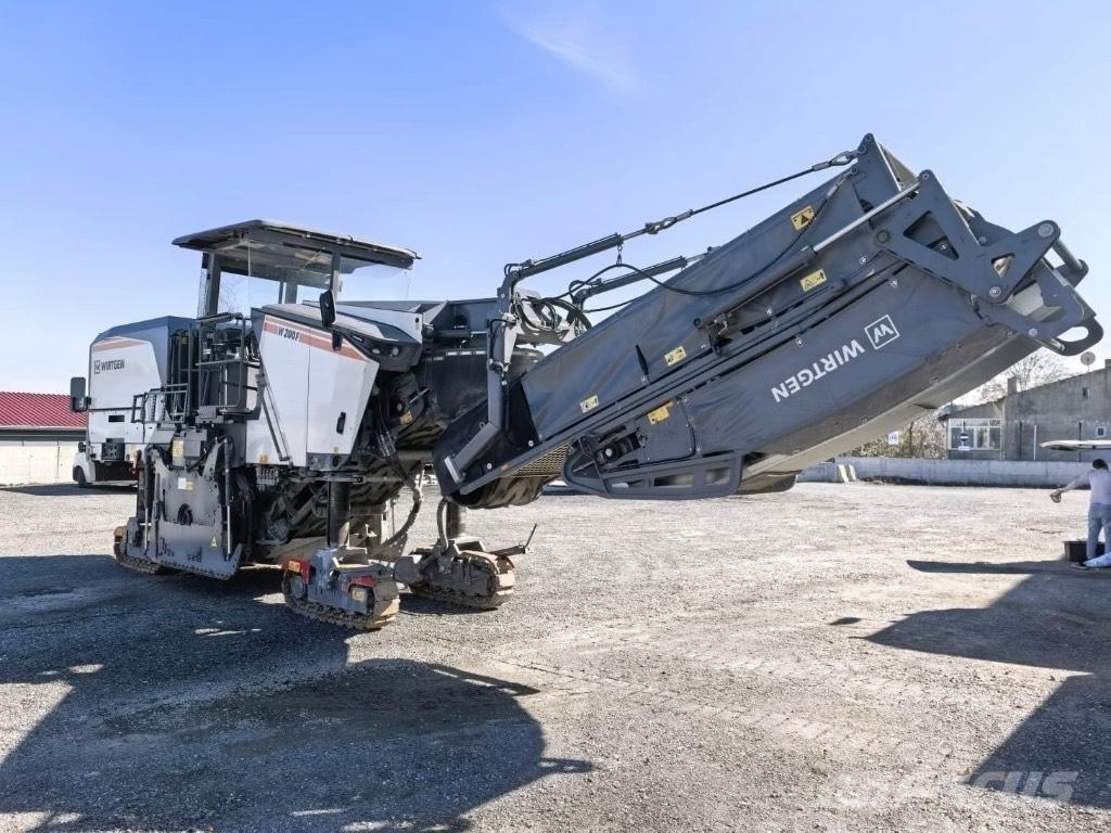 Wirtgen W 200 F Fresadoras de asfalto
