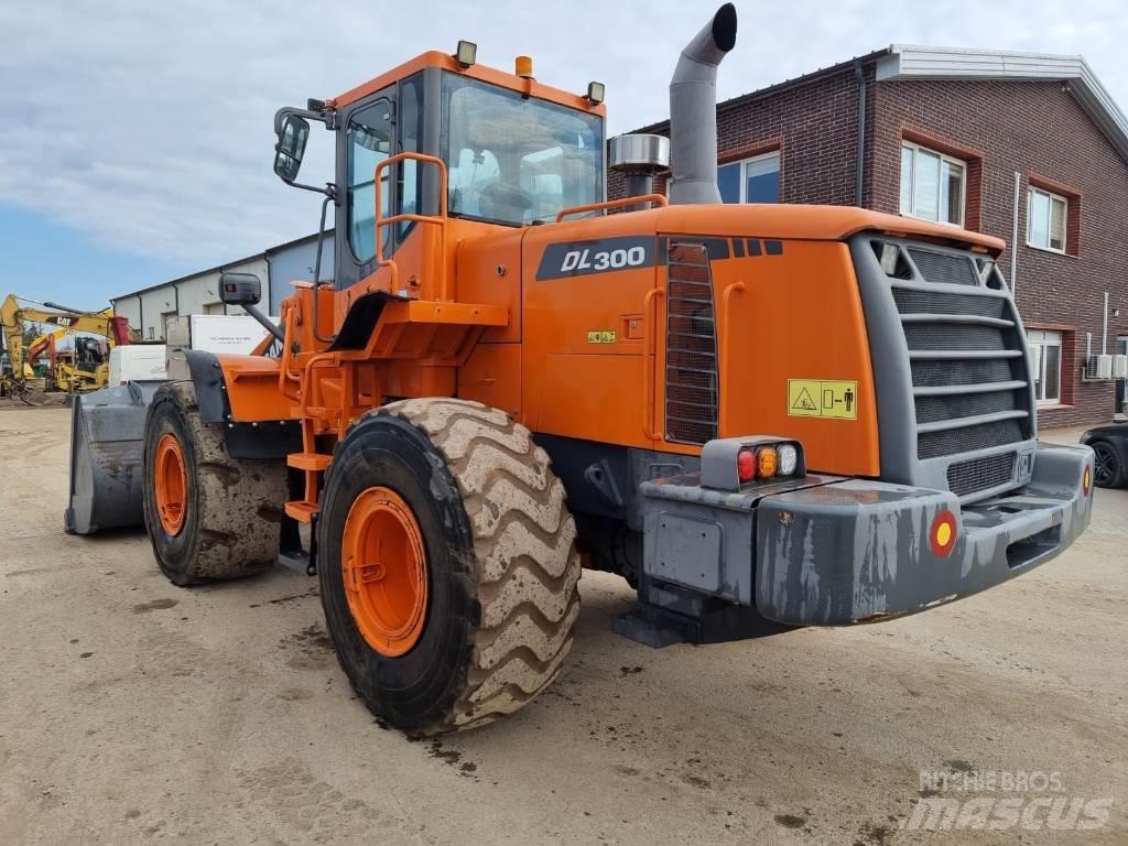 Doosan DL 300 Pás carregadoras de rodas
