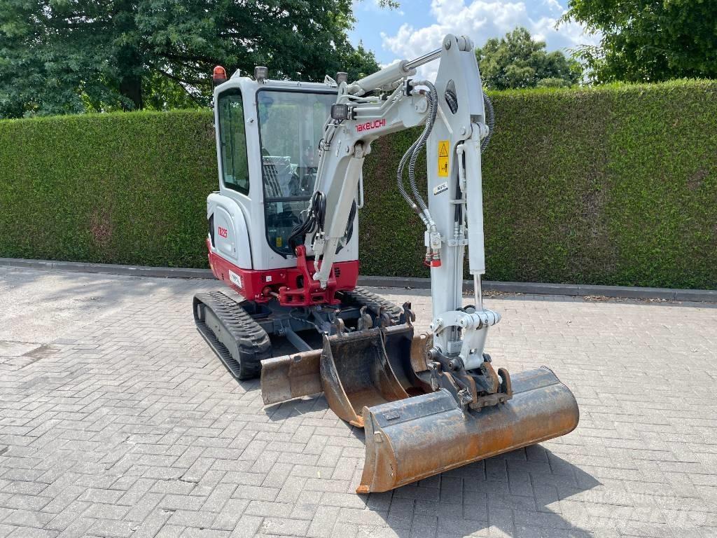 Takeuchi TB 225 Mini Escavadoras <7t