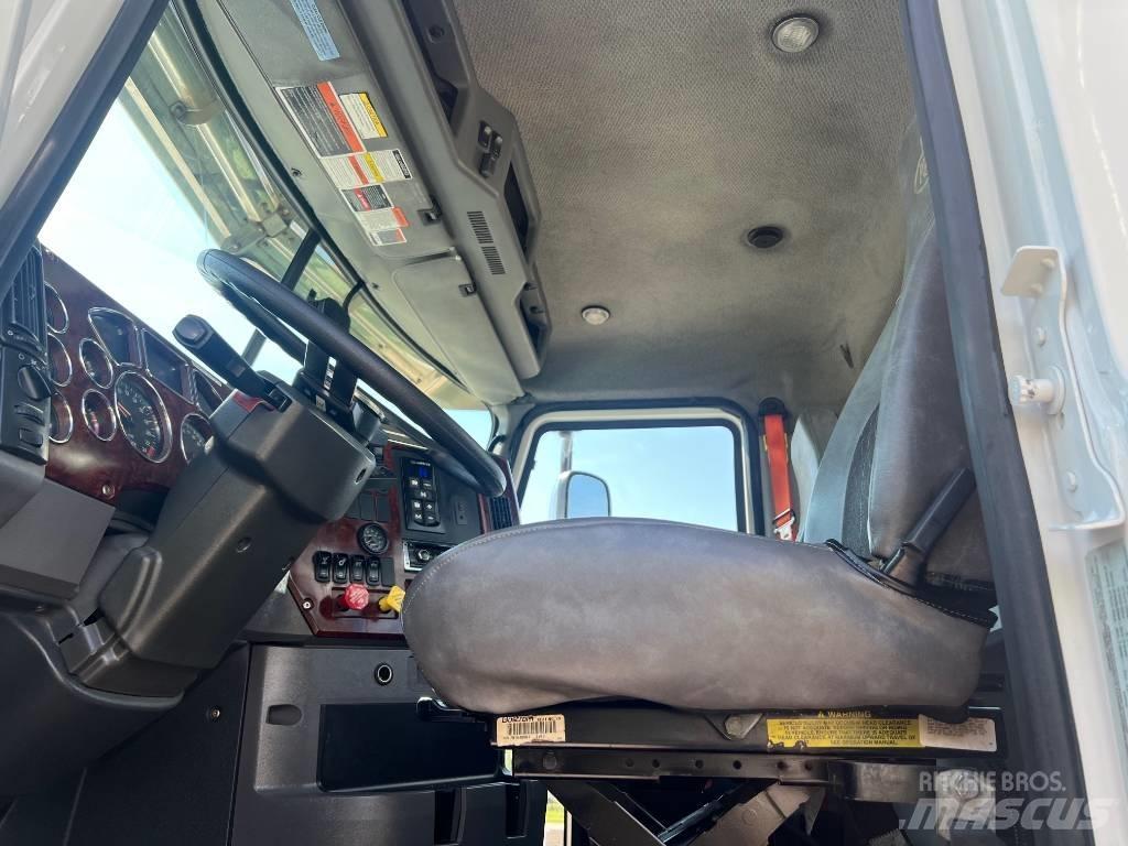 Mack CXU 613 Tractores (camiões)