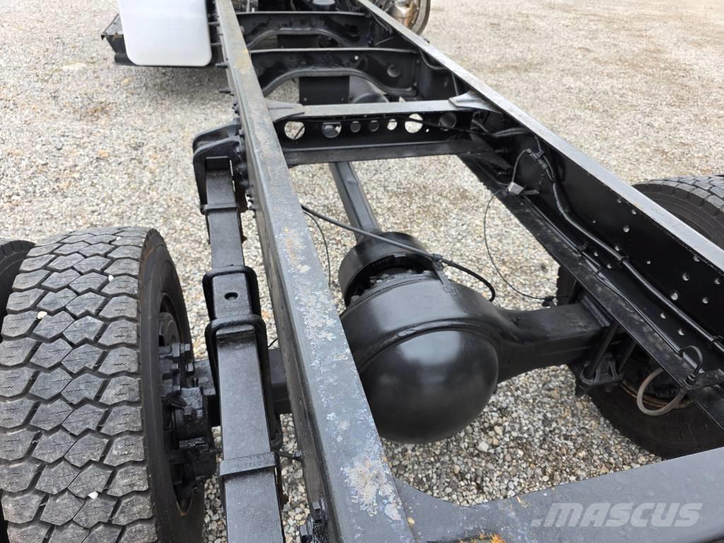 Hino 268 Camiões de chassis e cabine