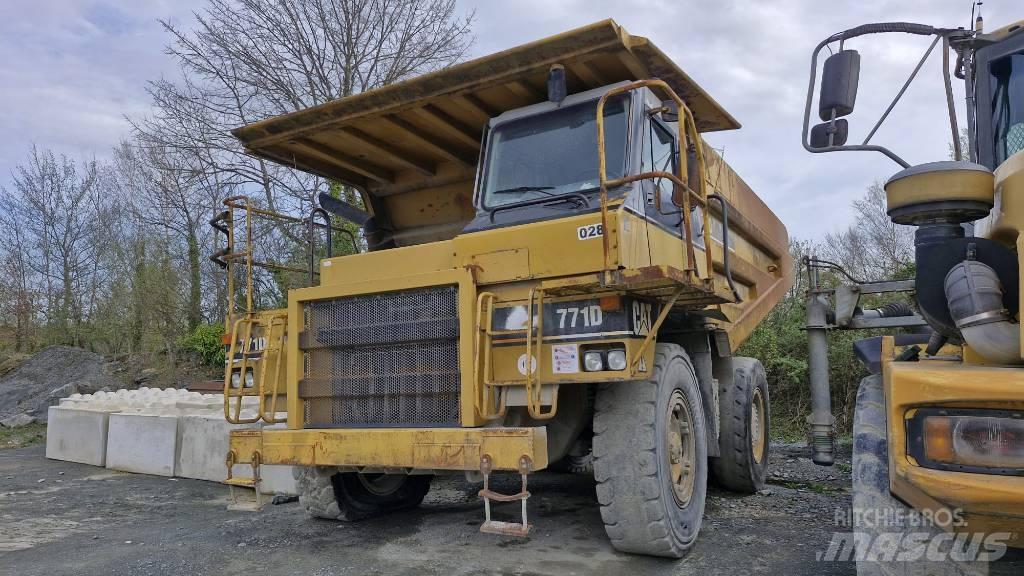 CAT 771D Camiőes dumper basculantes rígidos