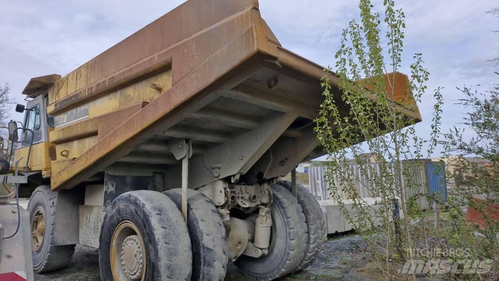 CAT 771D Camiőes dumper basculantes rígidos