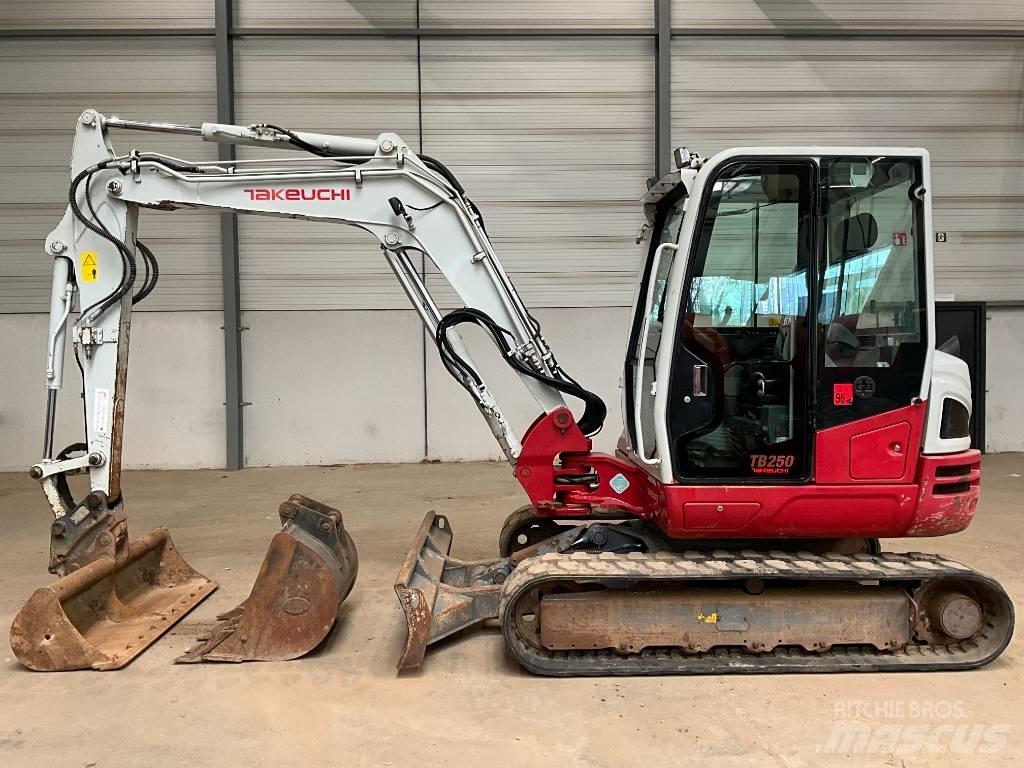Takeuchi TB 250-2 Mini Escavadoras <7t