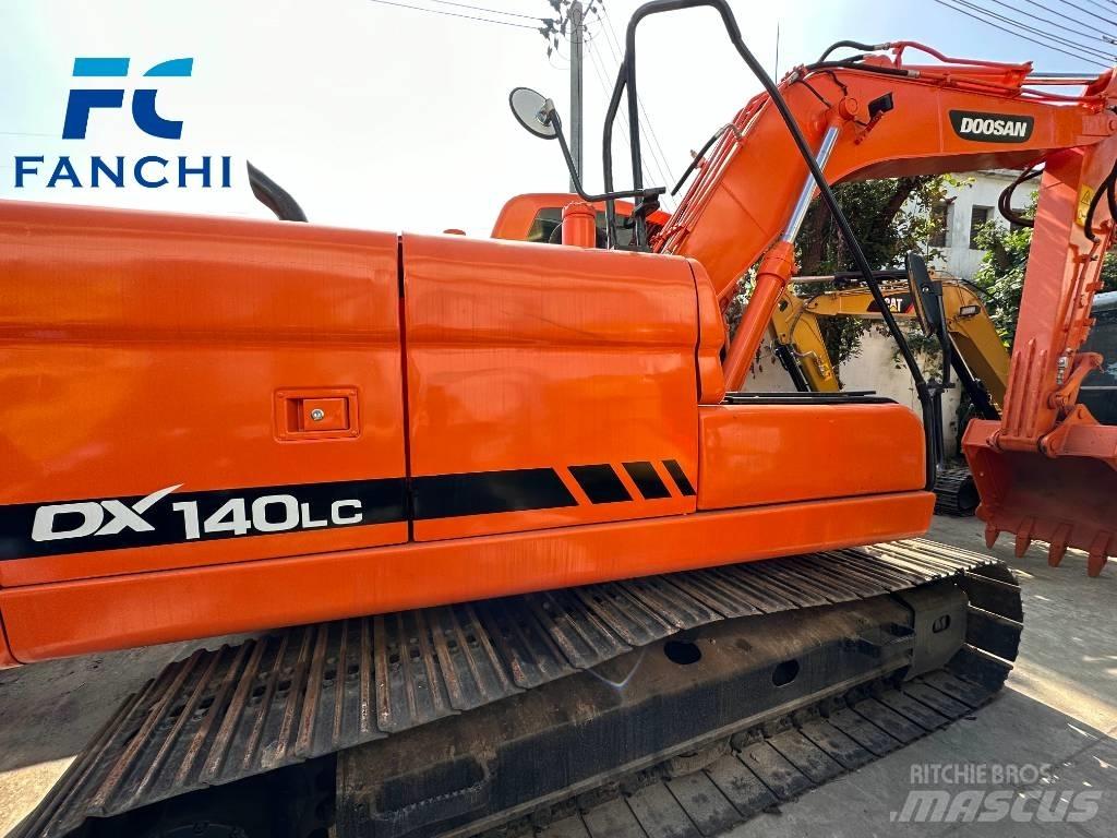 Doosan DX 140 LC Escavadoras de rodas