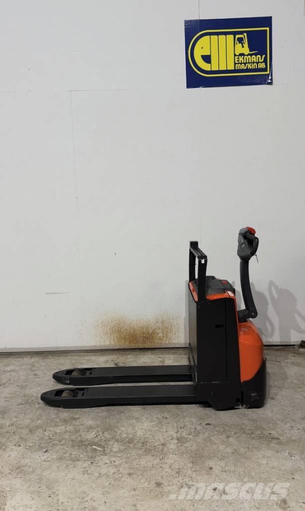 BT truck LWE 180 Porta palettes