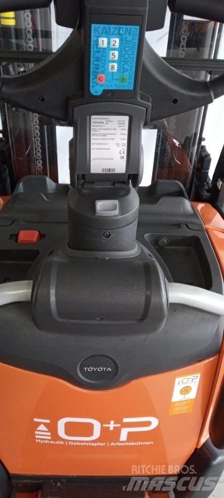 Toyota SPE160L Empilhador para operador externo