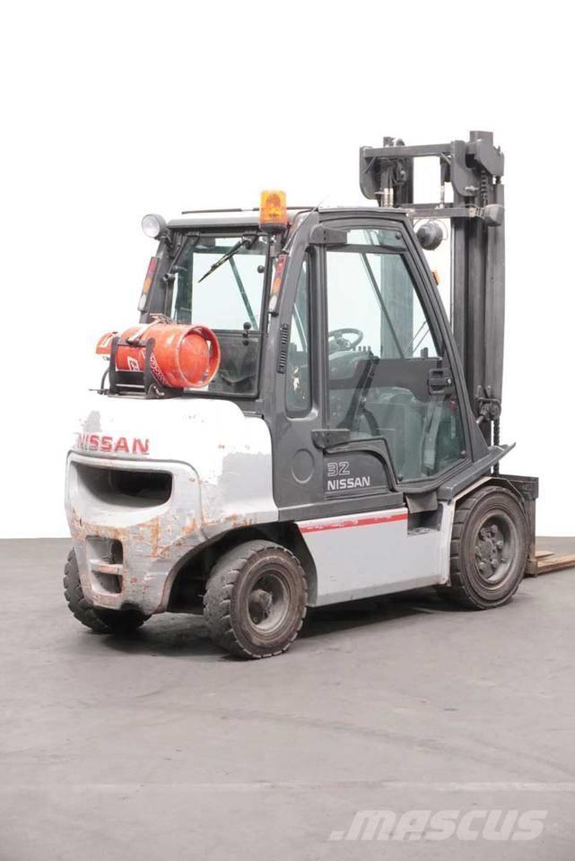 Nissan UGD02 A 32 PQ Empilhadores a gás