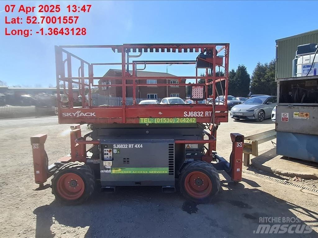 SkyJack SJ 6832 RT Elevadores de tesoura