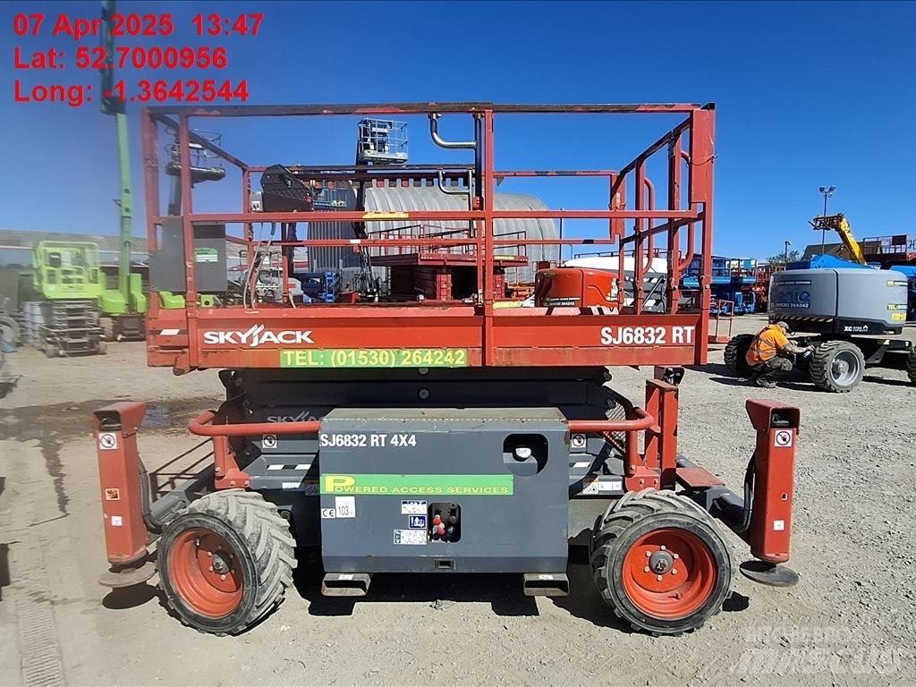 SkyJack SJ 6832 RT Elevadores de tesoura
