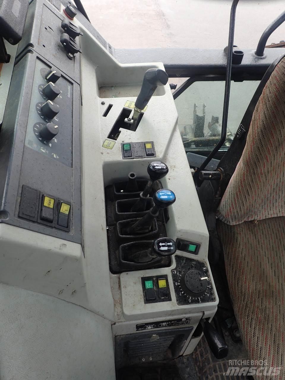 Valtra 8150 Tratores Agrícolas usados
