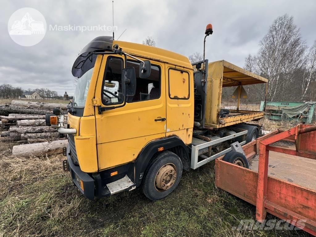 Mercedes-Benz 1117 L Camiões Ampliroll