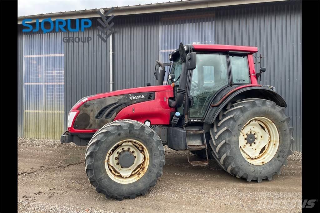 Valtra T153 Tratores Agrícolas usados