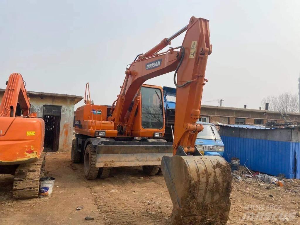 Doosan DH 150W Escavadoras de rodas