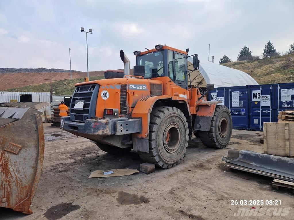 Doosan DL 250 Pás carregadoras de rodas