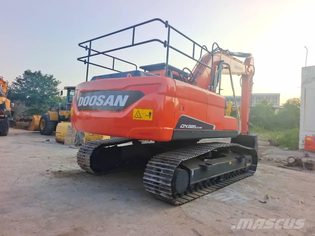 Doosan DX 225 LC Escavadoras de rastos