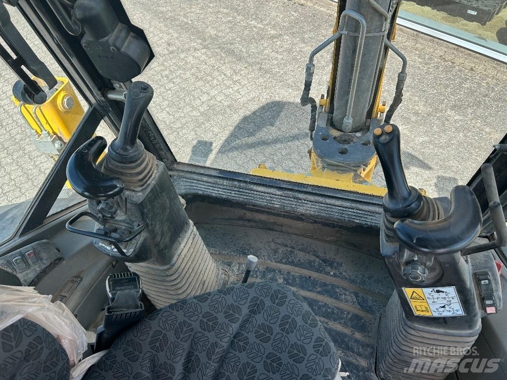 New Holland B 100 C Retroescavadoras