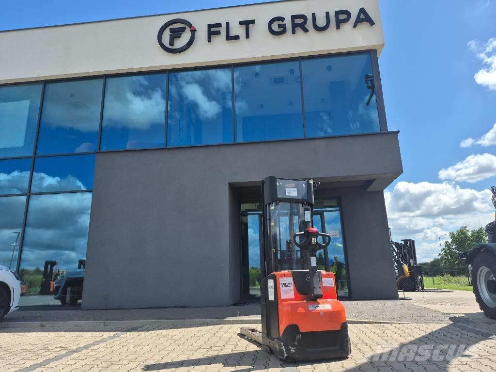 Toyota SWE140 Empilhador para operador externo