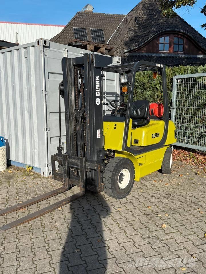 Clark CMP 25 L Empilhadores a gás
