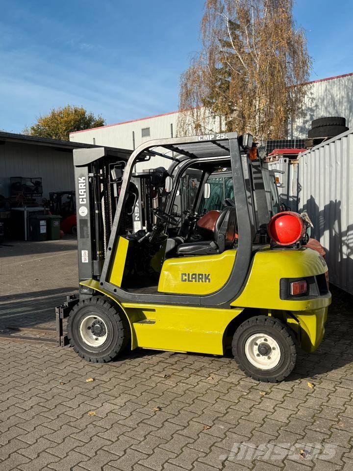 Clark CMP 25 L Empilhadores a gás