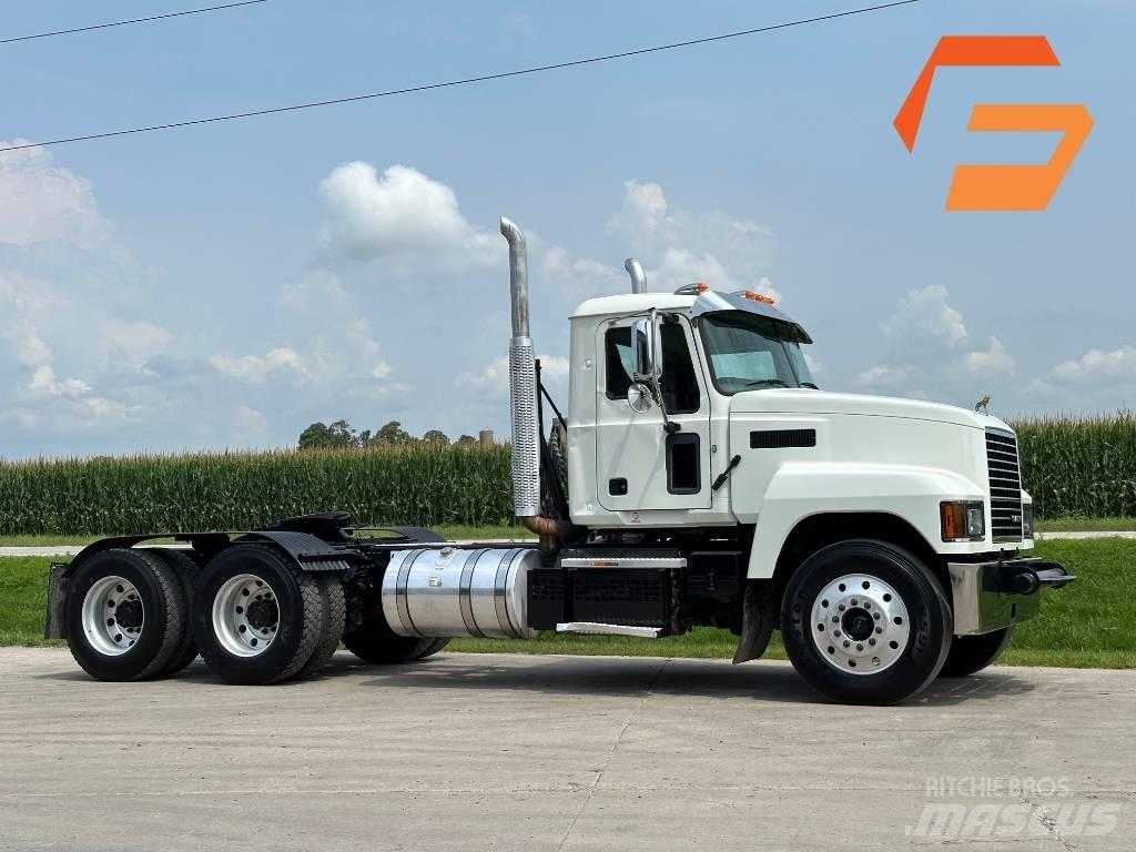 Mack Pinnacle 64ft Tractores (camiões)