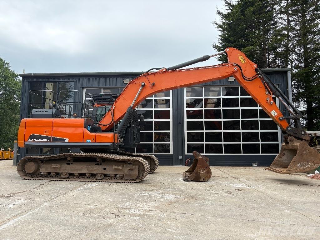 Doosan DX 225 LC-5 Escavadoras de rastos