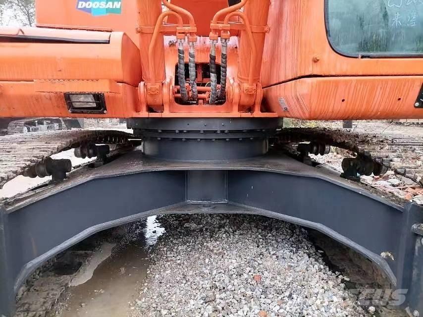 Doosan 225 LC-9 Escavadoras de rastos