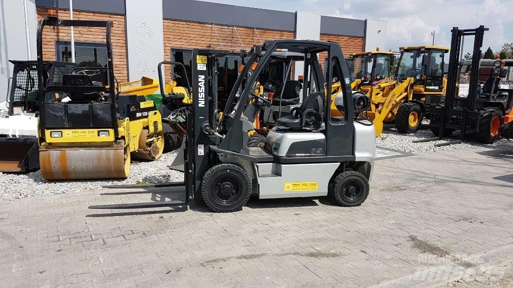 Nissan U1D2A25LQ Empilhadores a gás