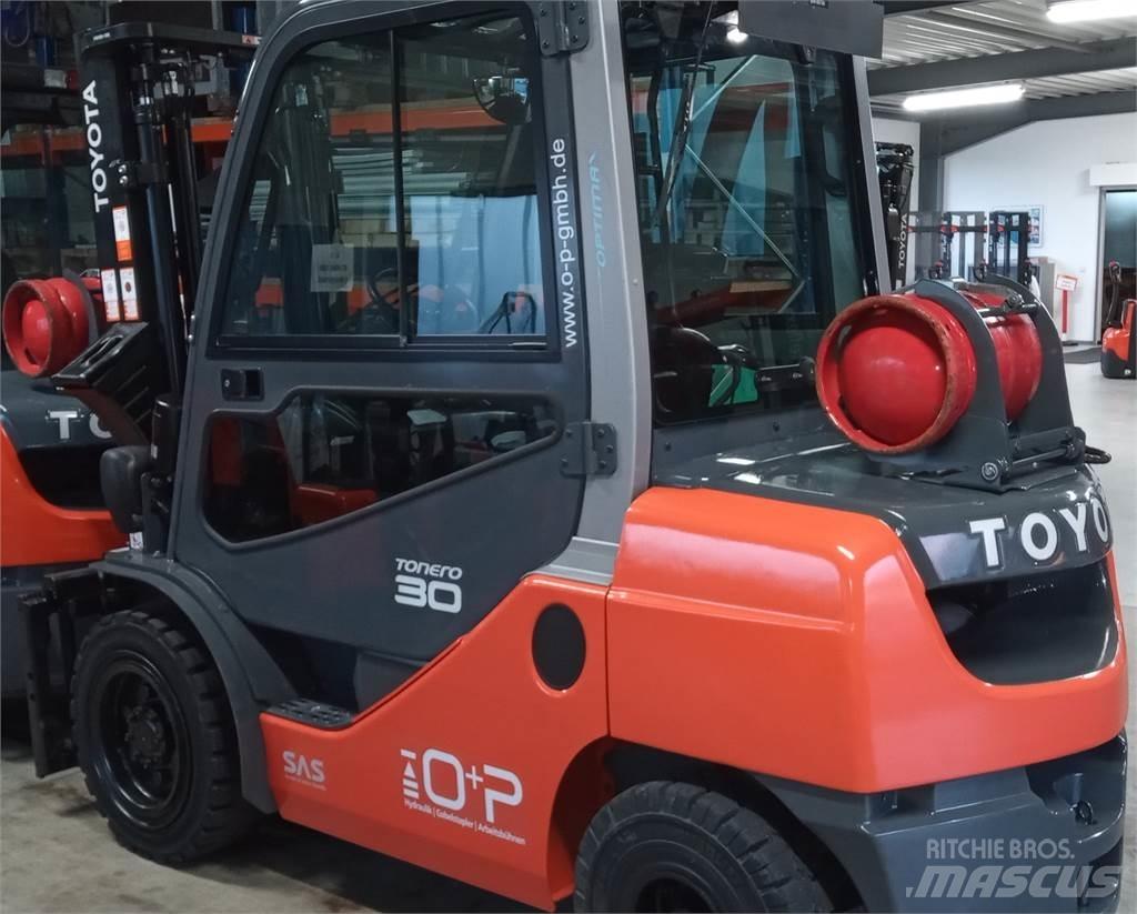 Toyota 02-8FGF30 Empilhadores a gás
