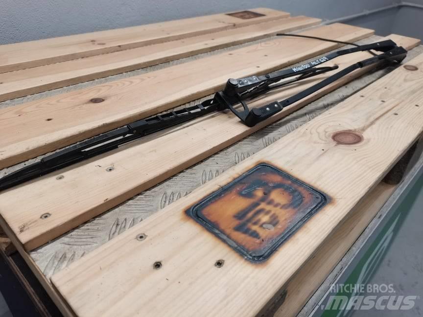Manitou MLT  wiper Cabines e interior máquinas construção
