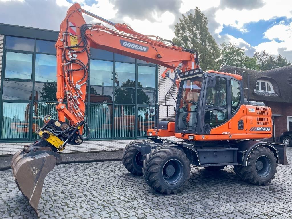 Doosan DX 140 W-3 Escavadoras de rodas