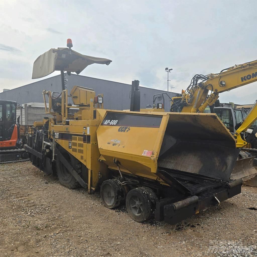 CAT AP 600 Pavimentadoras de asfalto