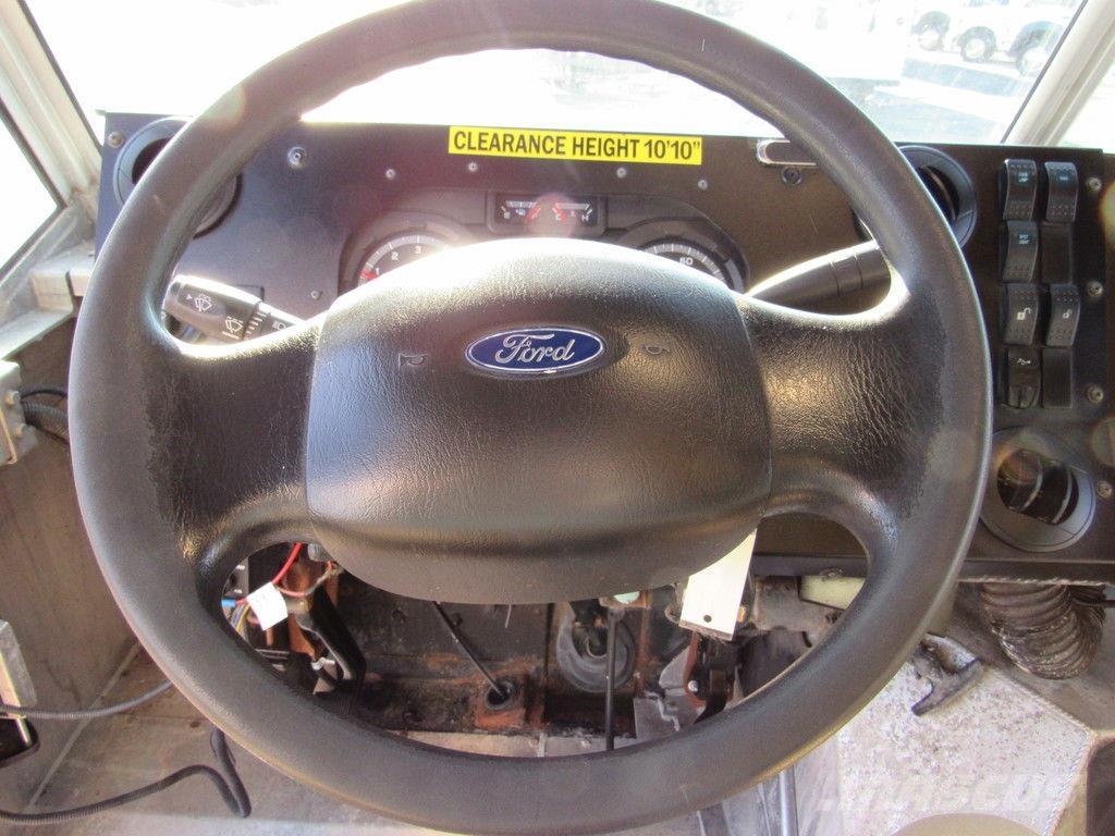 Ford E-450 Camiões de caixa fechada