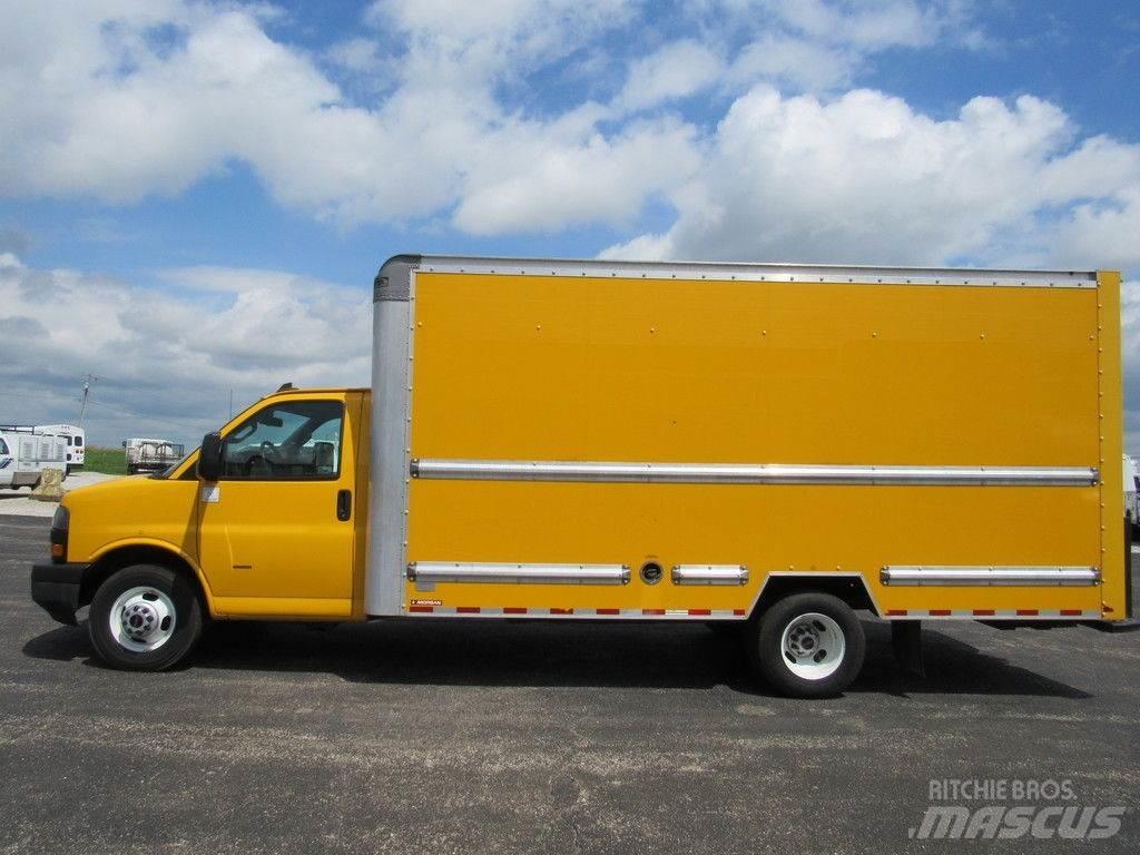 GMC Savana 3500 Camiões de caixa fechada