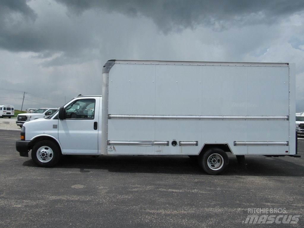 GMC Savana 3500 Camiões de caixa fechada