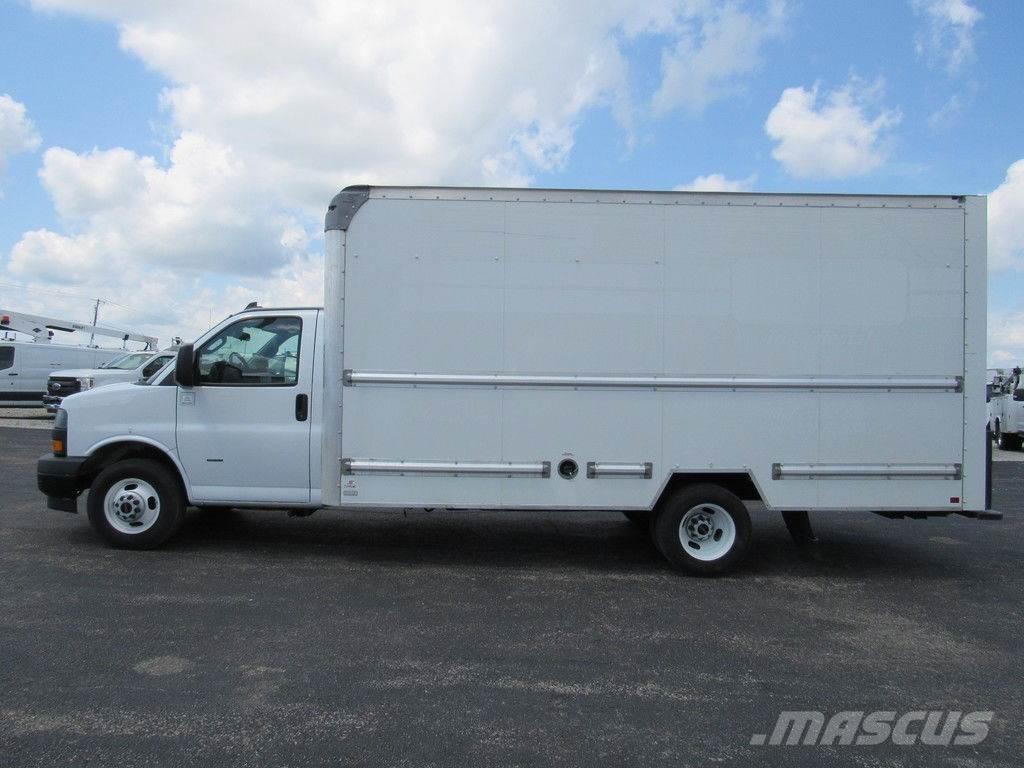 GMC Savana 3500 Camiões de caixa fechada