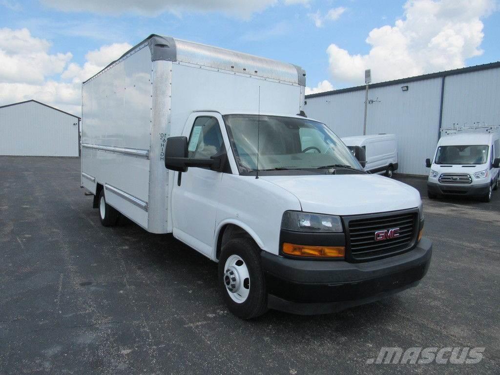 GMC Savana 3500 Camiões de caixa fechada
