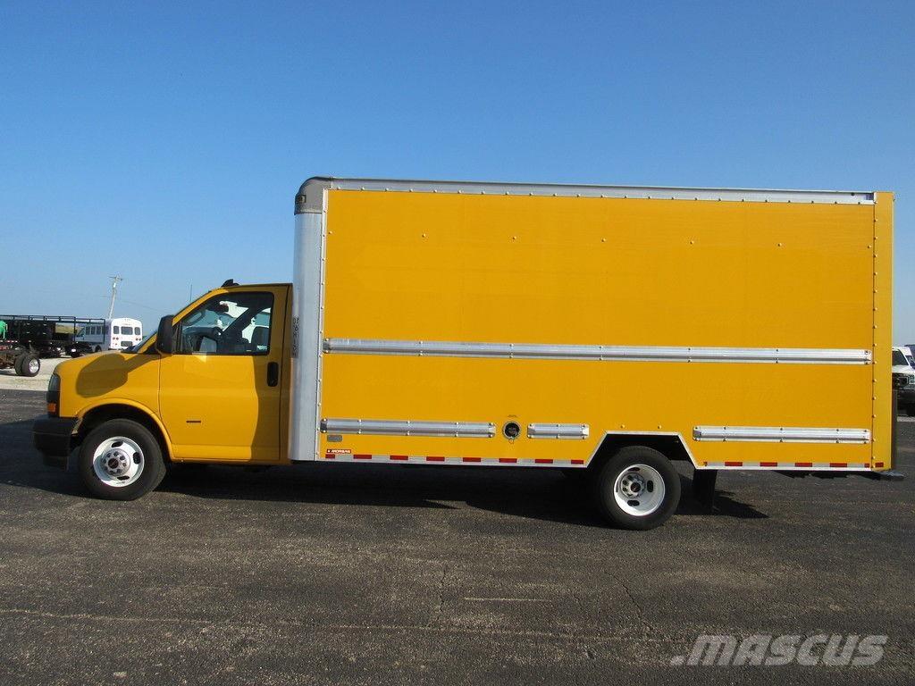GMC Savana 3500 Camiões de caixa fechada