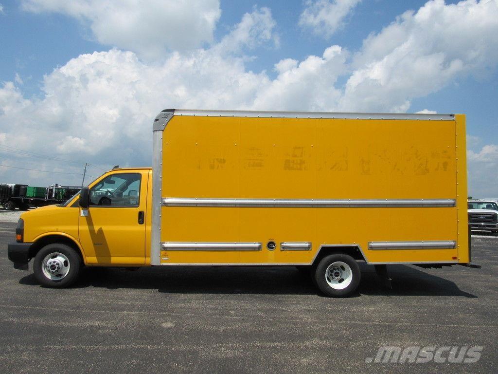 GMC Savana 3500 Camiões de caixa fechada