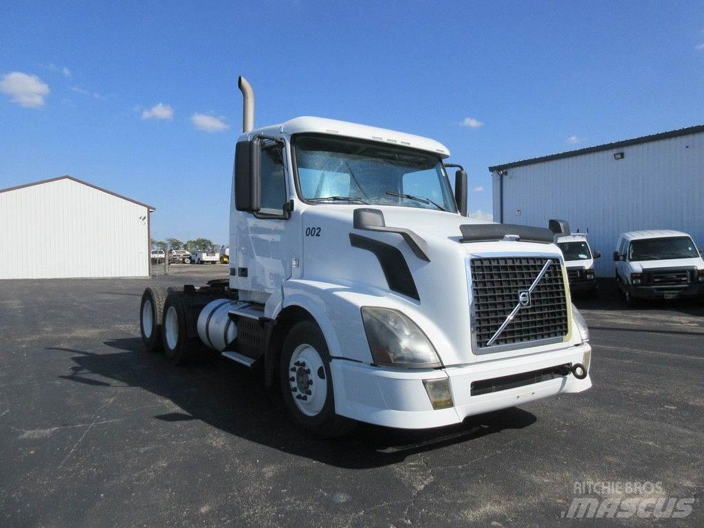Volvo VNL64 Camiões estrado/caixa aberta