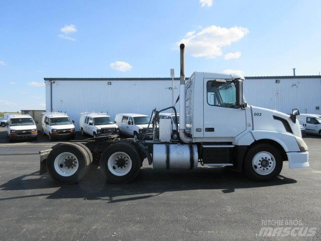 Volvo VNL64 Camiões estrado/caixa aberta