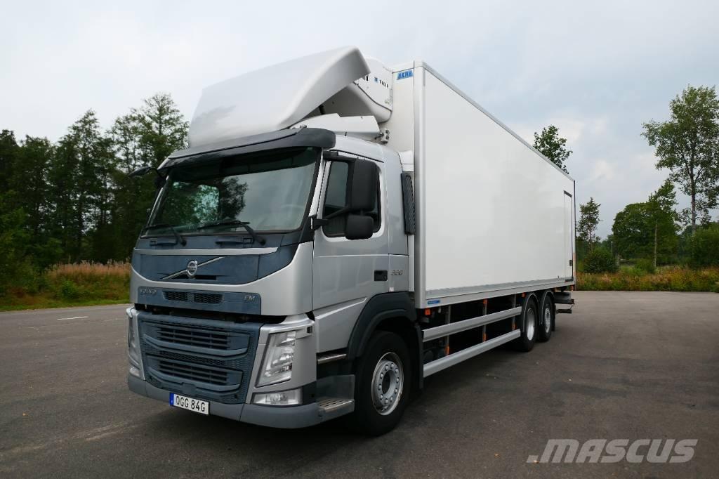 Volvo FM 330 6x2*4 Camiões caixa temperatura controlada