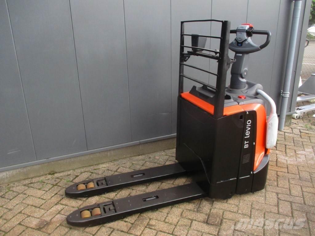 Toyota LPE 200 Porta-paletes com plataforma